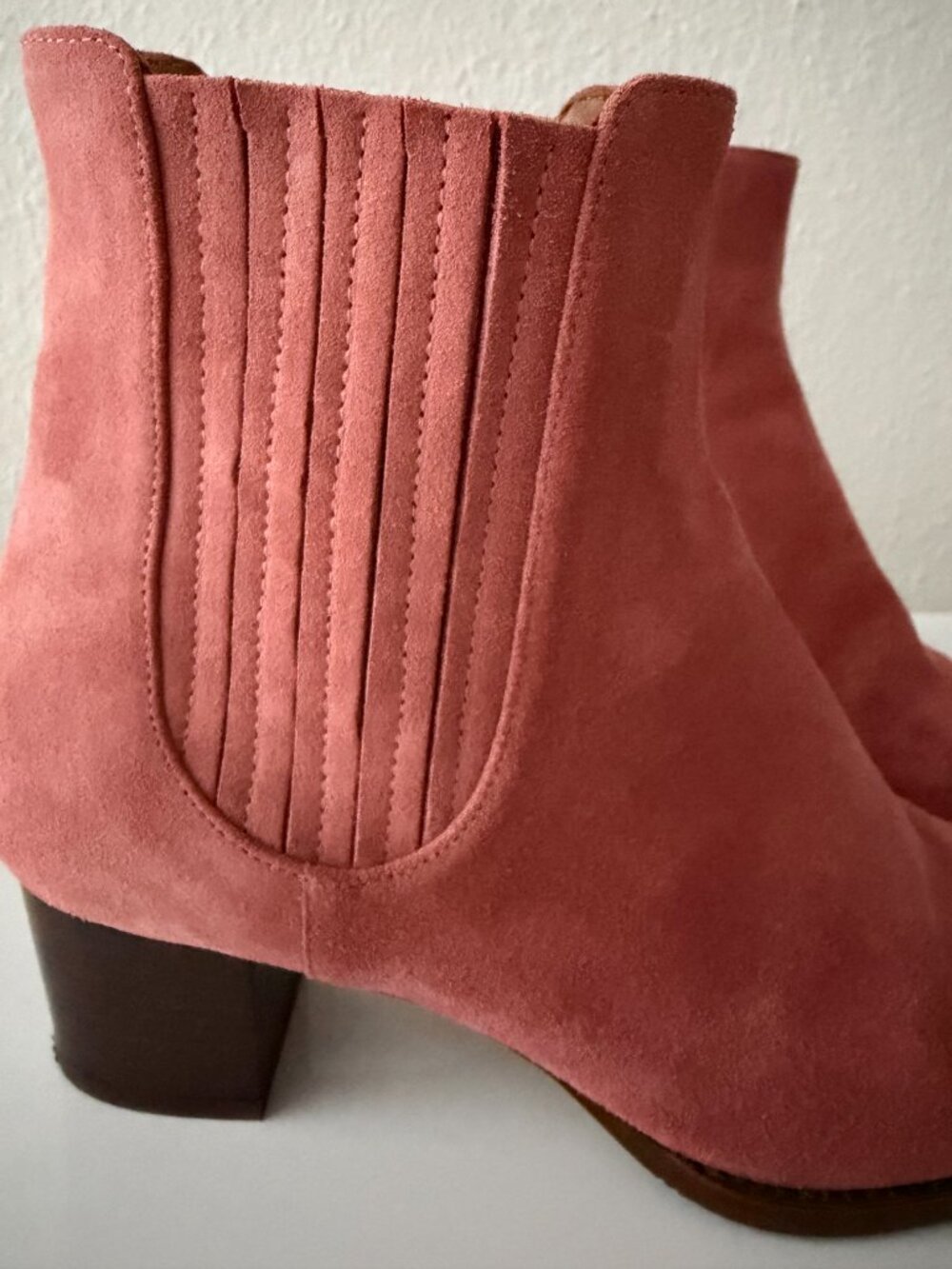 Sézane Jules in Blush Suede Chelsea Ankle Boots — Size 8 (FR 39) - Picture 3 of 8